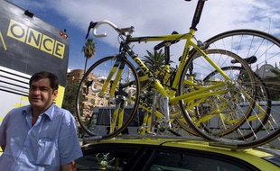 L'ancien directeur sportif de l'équipe Once, Manolo Saiz, le 21 septembre 1999 lors du Tour d'Espagne.