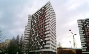 Photo prise le 12 janvier 2016 de l'immeuble de Créteil où se trouve le domicile d'un conseiller municipal retrouvé mort asphyxié