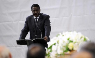 L'ancien président de l'OM, Pape Diouf, annoncera mardi sa candidature à la mairie de Marseille, où il avait multiplié les contacts ces derniers mois en vue de conduire une liste de rassemblement, a-t-on appris lundi auprès de son entourage.