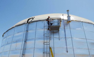 Le "digesteur", cuve géante de 8.000 mètres cubes, à l'abattoir El Arreo à Belen, au Costa Rica, le 11 mars 2016