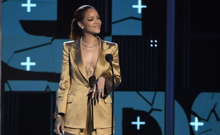 Rihanna aux BET Awards ce dimanche 28 juin à Los Angeles.