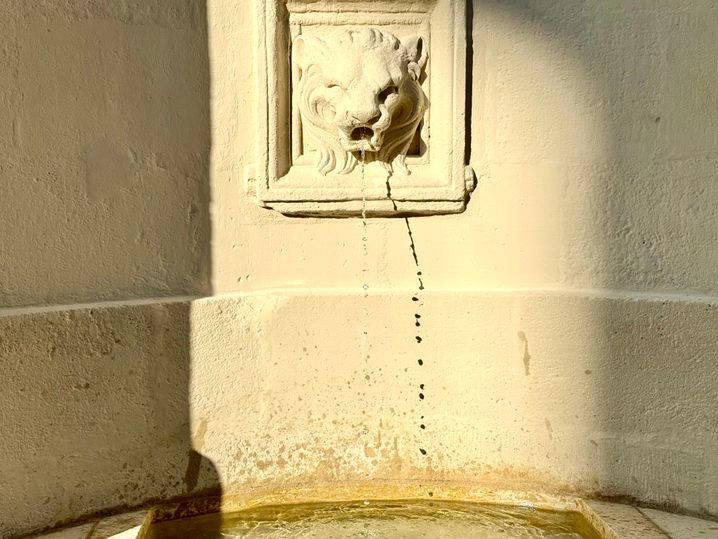 La fontaine a été remise en eau il y a quelques jours seulement.