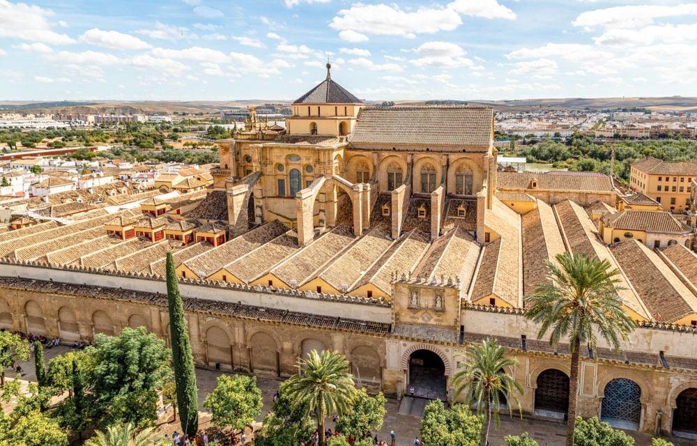 Espagne : Un important incendie en cours à la mosquée-cathédrale de Cordoue