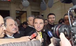 Le Taser, arme létale ou non? C'est la question autour de laquelle se sont affrontés lundi devant le TGI de Paris Olivier Besancenot, assigné en diffamation, et l'importateur français du Taser, opposés par ailleurs dans une affaire d'espionnage du porte-parole de la LCR.