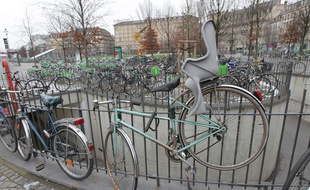 Un vélo devant la gare de Strasbourg. (Illustration)