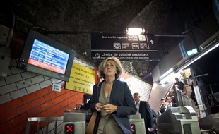 La présidente LR de la région Ile-de-France, Valérie Pécresse, lance le 5 mars sa campagne de lutte contre le harcèlement sexuel dans les transports en commun.