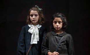 Elisa Del Genio (Elena) et Ludovica Nasti (Lila) dans L'amie prodigieuse, sur Canal+