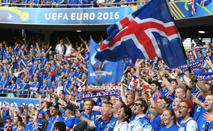 Les supporters islandais lors du match entre l'Angleterre et l'Islande le 27 juin 2016.