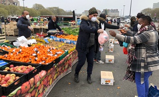 Le marché de la Petite-Hollande, à Nantes, le 21 mars 2020.