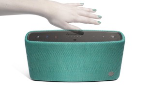 Des commandes gestuelles pour piloter l'enceinte Yoyo (S).