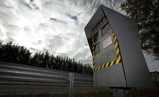 Un radar automatique sur une route nationale près de Nantes, le 6 novembre 2010.