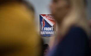 Illustration: une affiche du FN.