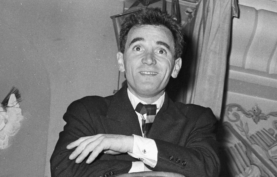 Charles Aznavour: A ses débuts, ses chansons étaient jugées obscènes et censurées 960x614_charles-aznavour-1956