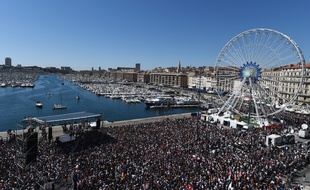 Vue aérienne du meeting de Jean-Luc Mélenchon à Marseille le 9 avril 2017