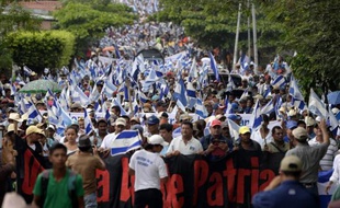 Des opposants au canal interocéanique du Nicaragua ont défilé, le 13 juin 2015 à Juigalpa, pour la 47e fois depuis le lancement du chantier en décembre dernier