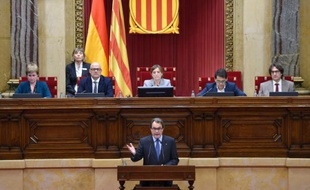Le président indépendantiste catalan Artur Mas, lors d'une session au Parlement à Barcelone, le 9 novembre 2015