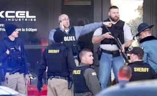 La police sur les lieux de la fusillade qui a fait au moins quatre morts à Hesston, Kansas, le 25 février 2016.