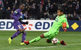 Max-Alain Gradel, le capitaine du TFC, trompe le gardien de Nice Walter Benitez, le 6 janvier 2019 en Coupe de France.