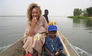 L'otage française Sophie Pétronin, enlevée à Gao au Mali le 24 décembre 2016 par un groupe lié à Al-Qaïda.