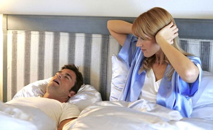 Pour le sociologue Jean-Claude Kaufmann, faire chambre à part peut être un moyen de sauver le couple.