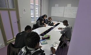 Lille, le 17 janvier 2014. Une association aide les jeunes migrants isols apprendre le franais.