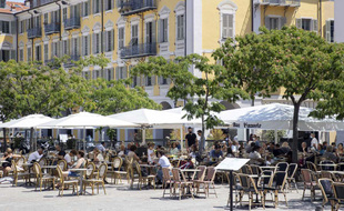 La place Garibaldi à Nice avec ses restaurants (Illustration)