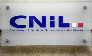 La Commission nationale de l'informatique et des libertés (Cnil) a mis en demeure jeudi le géant américain Google, lui donnant trois mois pour se mettre en conformité avec la loi française en matière de protection des données, sous peine de sanction financière.