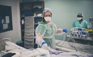 Le service de réanimation Covid à l'hôpital Delafontaine à Saint-Denis.