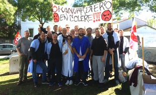 Les brancardiers du CHU de Pellegrin étaient en grève ce mardi pour demander une revalorisation salariale.