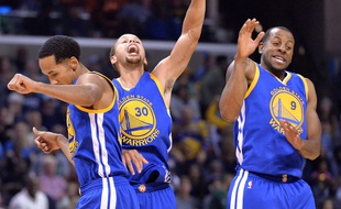 Livingston, Curry et Iguodala (de g. à dr.) lors de la victoire des Warriors contre les Grizzlies, le 11 novembre 2015.