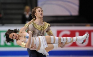 La fracture est toujours là et seul un discret pansement sur le nez cassé de Nathalie Péchalat rappelle le douloureux épisode mais la crainte de ne pas participer avec son partenaire Fabian Bourzat aux Championnats du monde de Nice de patinage artistique, est désormais envolée.