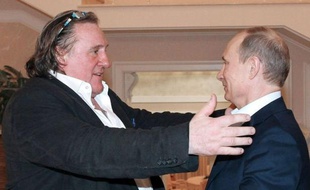 L'acteur français Gérard Depardieu a rencontré samedi soir le président russe Vladimir Poutine et a reçu son passeport russe, a annoncé dimanche le porte-parole de M. Poutine.
