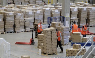 La plateforme logistique de Amazon, géant americain de la vente sur le web à Lauwin-Planque, le 18 novembre 2013.
