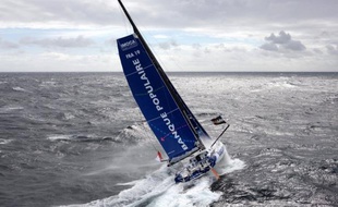 Le Français Armel Le Cléac'h (Banque Populaire) conservait dimanche soir la première place du Vendée Globe à environ 48 heures de route du cap Horn, devant son compatriote François Gabart (Macif), à seulement 2,9 milles derrière lui après 50 jours de mer.