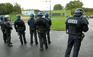 Illustration de l'intervention des forces de l'ordre sur le terrain des gens du voyage de Gros-Malhon, à Rennes.
