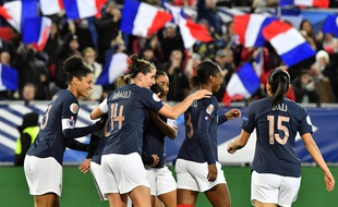 Les Bleues ont écrasé la Serbie à Bordeaux.