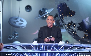 Thierry Ardisson, sur le plateau de « Salut les Terriens ».