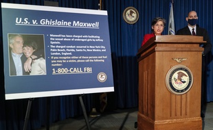 La procureure Audrey Strauss annonçant les accusations contre Ghislaine Maxwell, à New York le 2 juillet 2020.