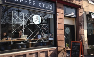 La charte graphique du Coffee Stub» à Strasbourg est inspirée par les maisons à colombages alsaciennes.