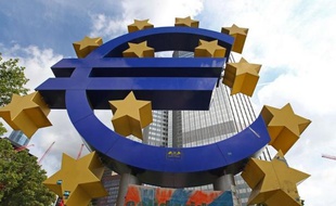 La Banque centrale européenne (BCE) pourrait se voir confier et la supervision des grandes banques européennes et également celle d'instituts de crédit plus petits comme les caisses d'épargne, selon le quotidien Handelsblatt paru vendredi.