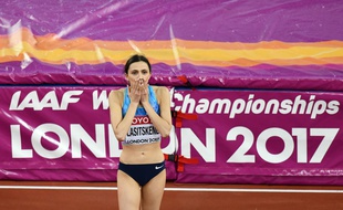 Maria Lasitskene, sous bannière neutre, lors des championnats du monde d'athé à Londres en 2017.