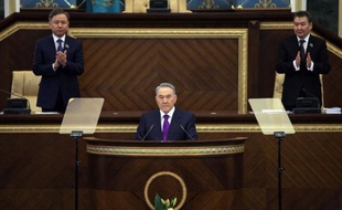 Environ 1.000 personnes se sont rassemblées samedi à Almaty au Kazakhstan, pour contester les résultats des législatives du 15 janvier et la répression visant les détracteurs du régime du président Noursoultan Nazarbaïev.