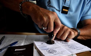 Le titre de circulation doit être visé tous les trois mois en gendarmerie.