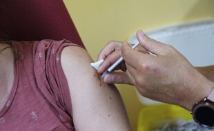 Une injection de vaccin. (illustration)