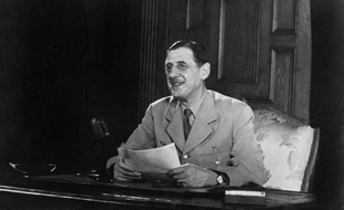 Charles de Gaulle, en avril 1946, lors d'un discours à la radio.