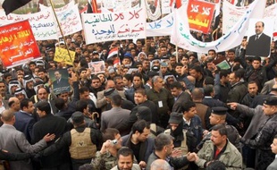 Le Premier ministre irakien Nouri al-Maliki a accusé mercredi les manifestants protestant contre sa politique depuis plus de deux semaines d'abuser de leurs libertés et de provoquer le "chaos".