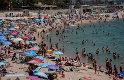 Face au surtourisme, Barcelone limite le nombre de bateaux de croisière dans son port
