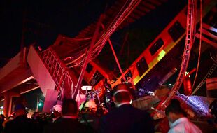 Effondrement d'un pont à Mexico alors qu'une rame de métro roulait dessus, le 4 mai 2021.