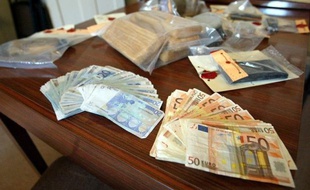Vingt millions d'euros d'avoirs criminels issus du trafic de drogue ont été confisqués sous diverses formes en France en 2011 et reversés à 90% aux policiers, gendarmes, douaniers, magistrats, tandis que le reste va aux actions de prévention, selon la Mildt.