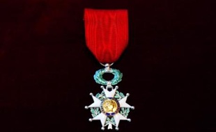 La traditionnelle liste de promotion de la Légion d'Honneur du 1er janvier n'est pas parue mardi au Journal officiel, mais le sera "prochainement", a-t-on indiqué à l'Elysée.